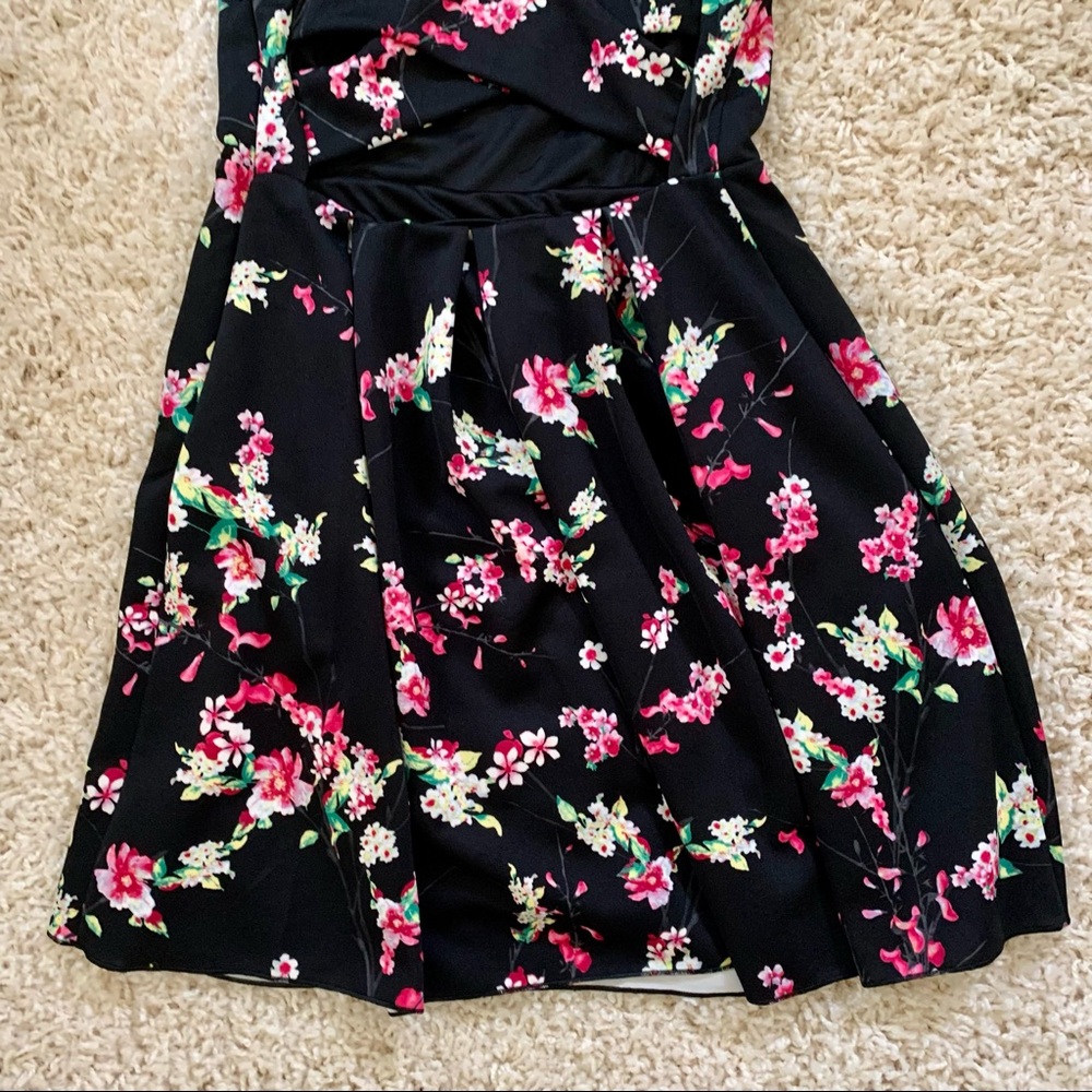 Express Cross Back Dress - Picture 6 of 7